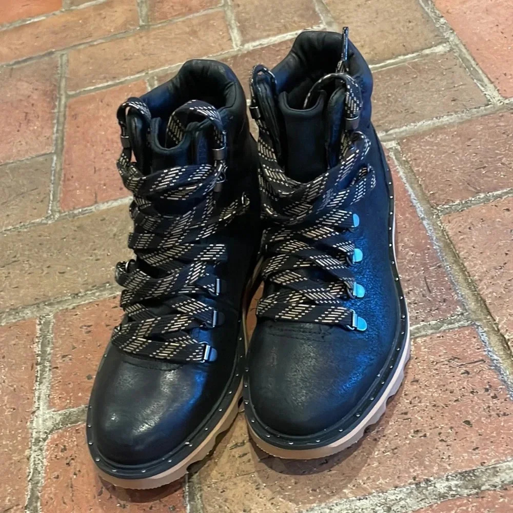 Black Sorel Conquest Black Boots 6.5